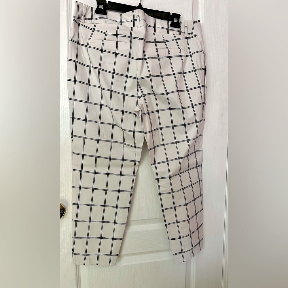 Reitmans White and Black Checkered Pants Size 18
